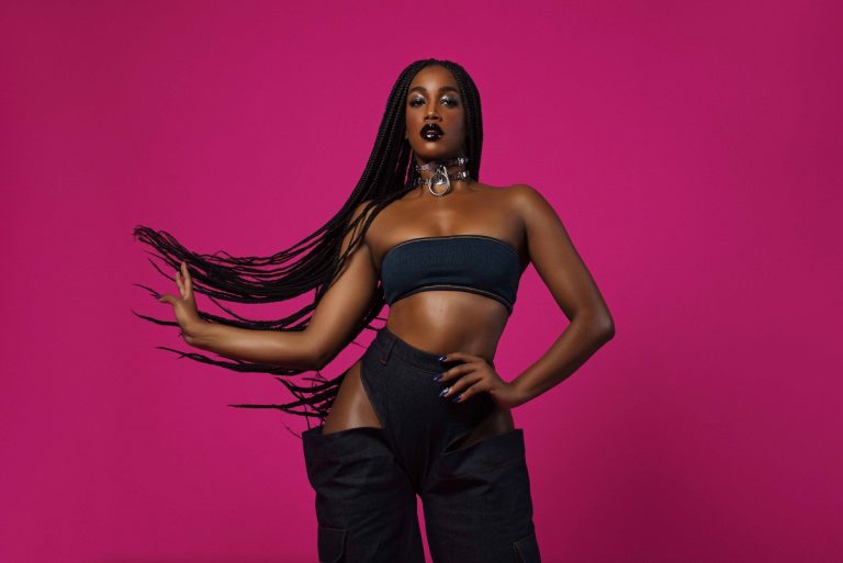 IZA é a nova apresentadora do programa “Música Boa Ao Vivo”