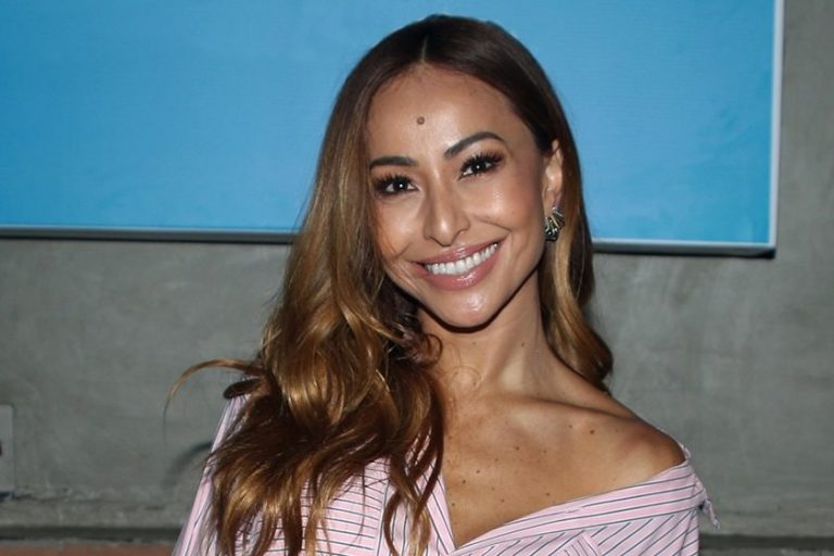 Casa de Sabrina Sato é atingida por chuva forte e apresentadora mostra tudo no Instagram