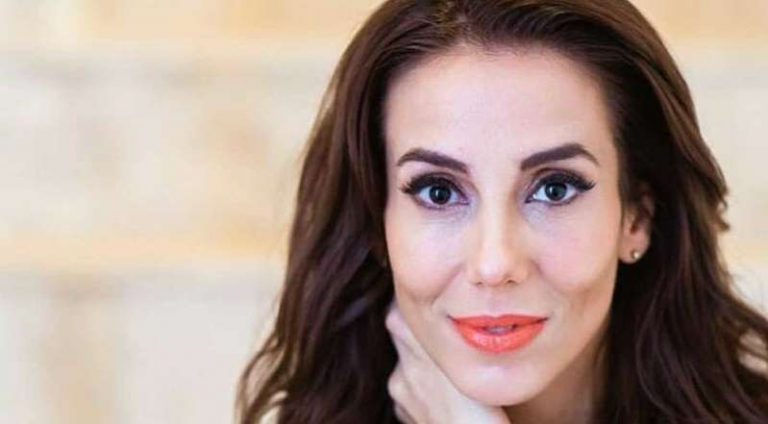 Ex-atriz global estrela série nos Estados Unidos