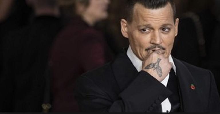 Jhonny Depp estaria morando com uma garota 30 anos mais nova, afirma site