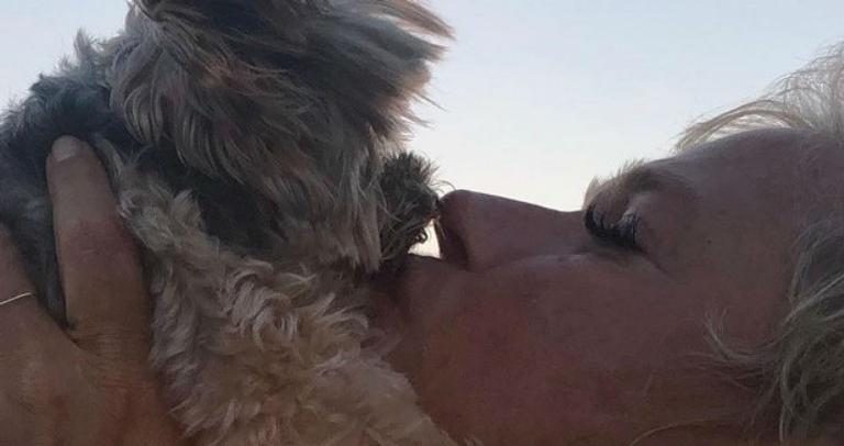 Xuxa Meneghel lamenta morte de companheiro de longa data e comove fãs