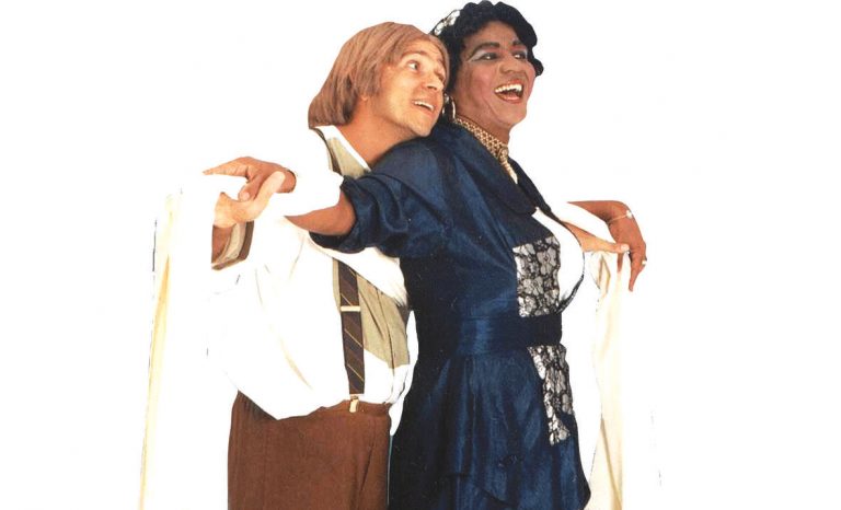 Comédia “Tita e Nic” tem reexibição no Theatro José de Alencar