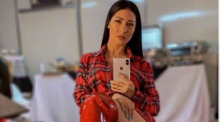 Simaria desabafa sobre traição: ”Já levei tanto chifre que andava torta”