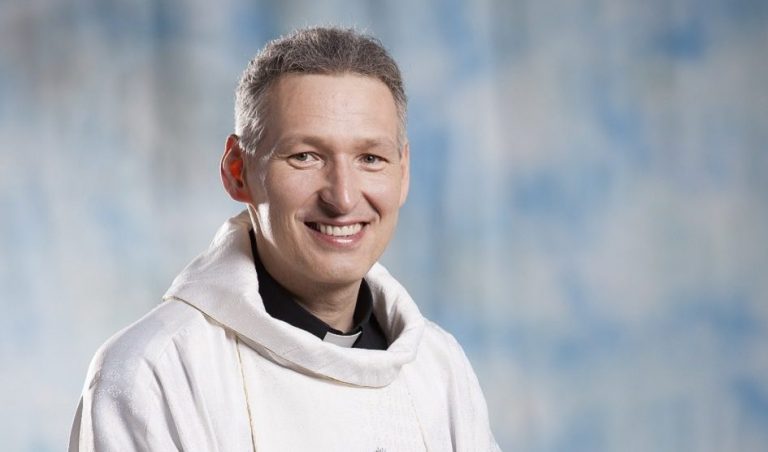 Padre Marcelo Rossi estreia programa na Plus FM