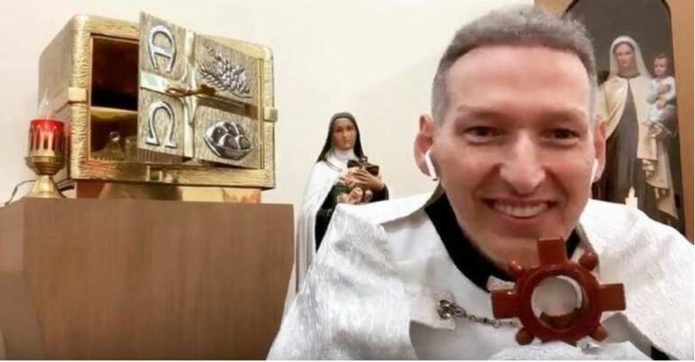 Padre Marcelo quebra silêncio após ser empurrado no altar: “Hoje eu fiz um BO”