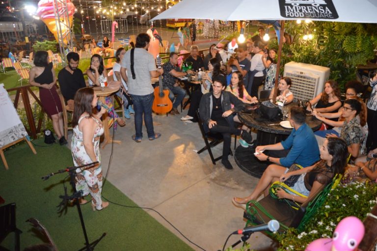 Cafeteria promove noite artística em Fortaleza