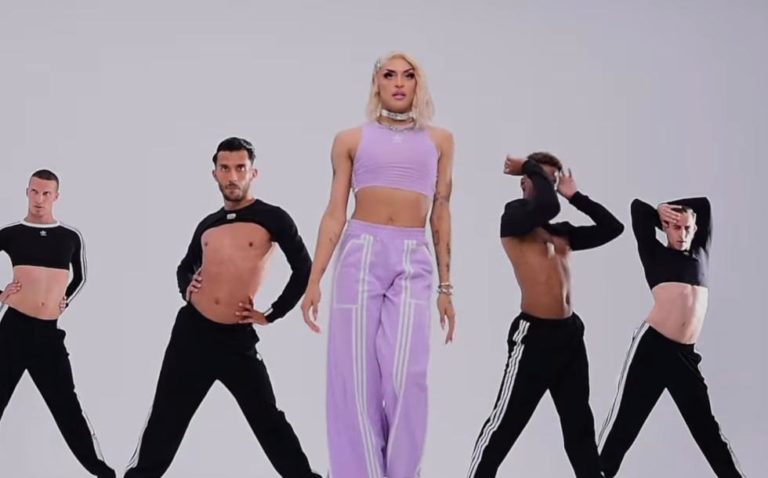 Pabllo Vittar lança vídeo com coreografia de “Flash Pose”
