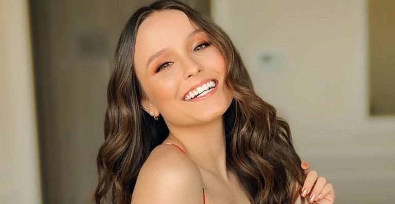 Larissa Manoela anuncia saída do SBT