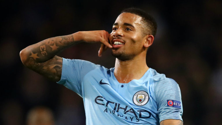 Gabriel Jesus assume romance com atriz; veja aliança