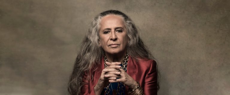 Maria Bethânia entra no Instagram e é celebrada