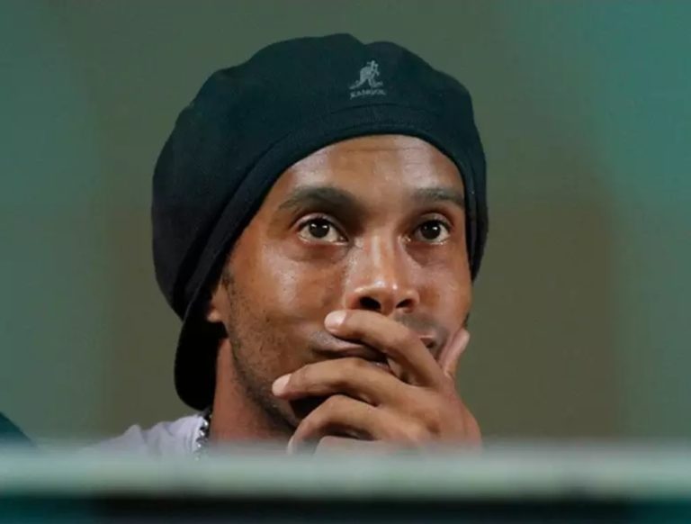 Ronaldinho vira réu em ação que pede R$ 300 mi