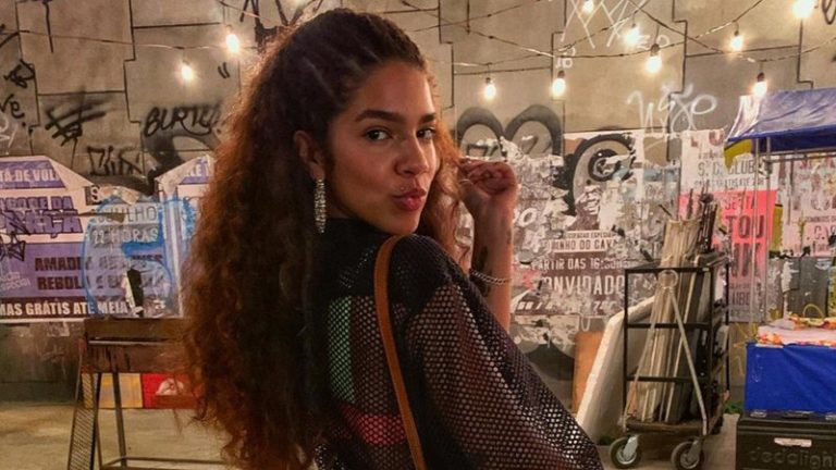 Maria, a Verena de “Amor de Mãe”, posta vídeo sensual em pole dance