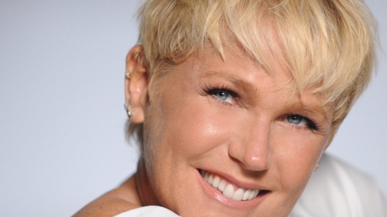 Xuxa doa 300 mil sabonetes para comunidades carentes