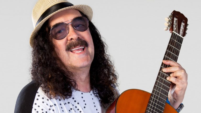 Cantor e compositor Moraes Moreira morre no Rio de Janeiro