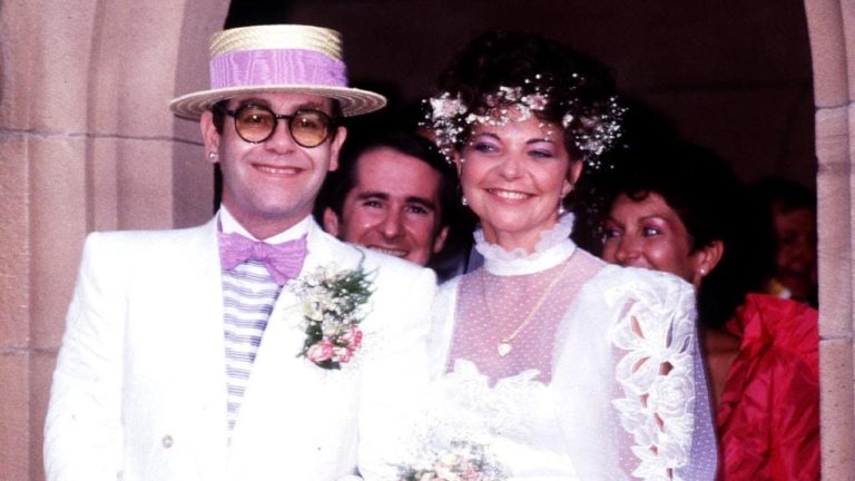 Ex-mulher de Elton John, inicia processo contra o cantor
