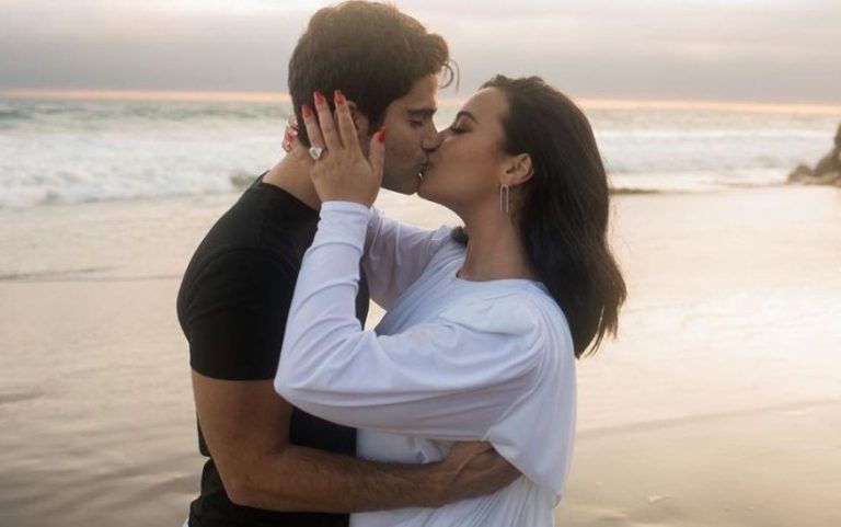Demi Lovato anuncia noivado com Max Ehrich