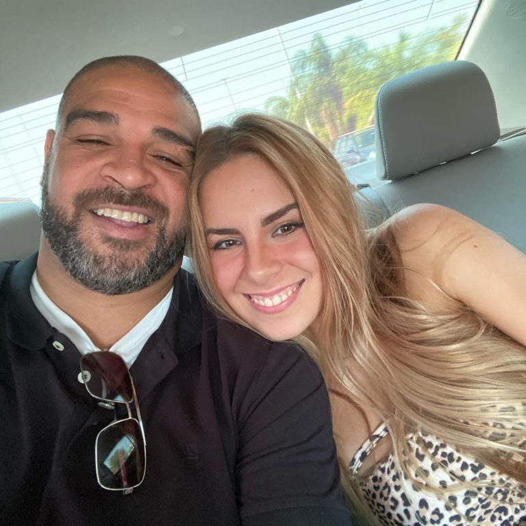 Adriano Imperador publica foto com namorada em Spa