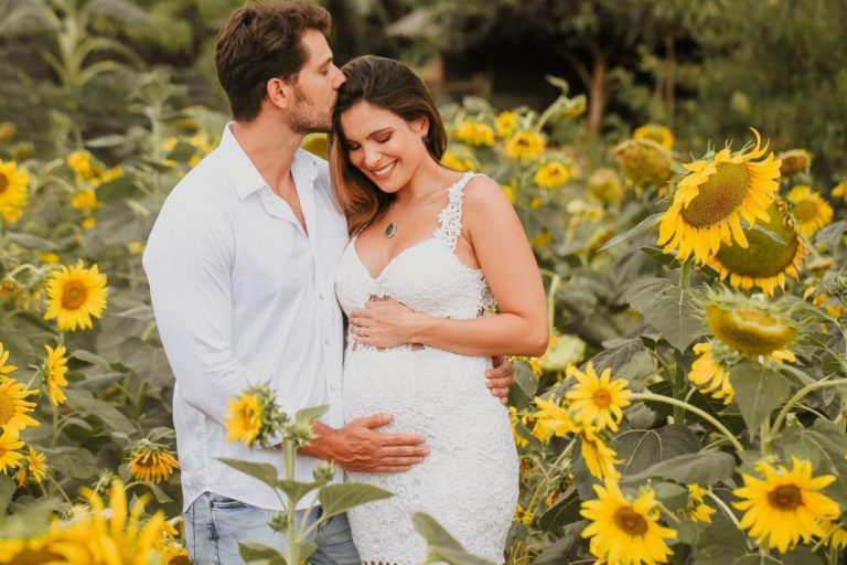 Ex-BBB’s, Eliéser e Kamilla, publicam as primeiras fotos do filho nas redes sociais