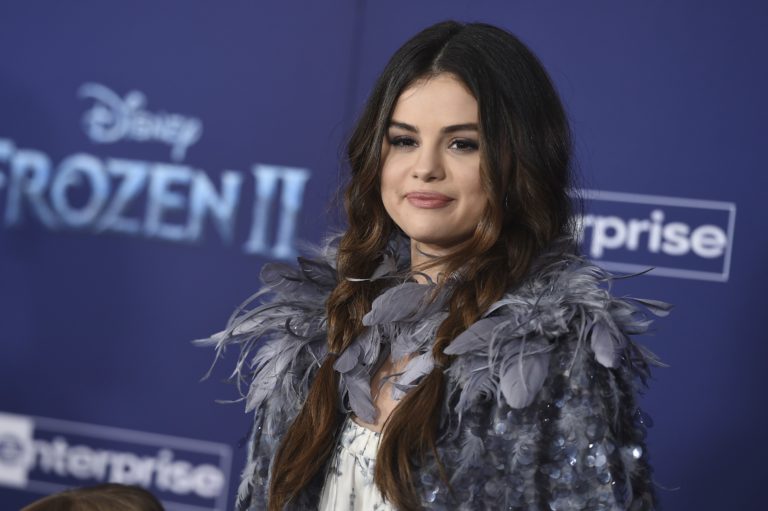 Clipe de Selena Gomez é gravado em praia no litoral cearense
