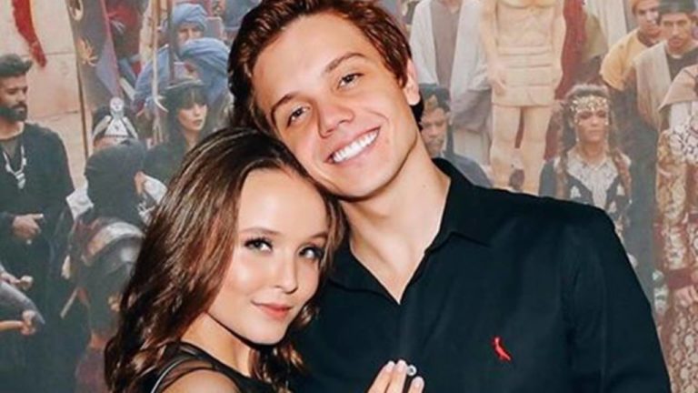 Larissa Manoela usa redes sociais para negar fim do namoro com Léo Cidade