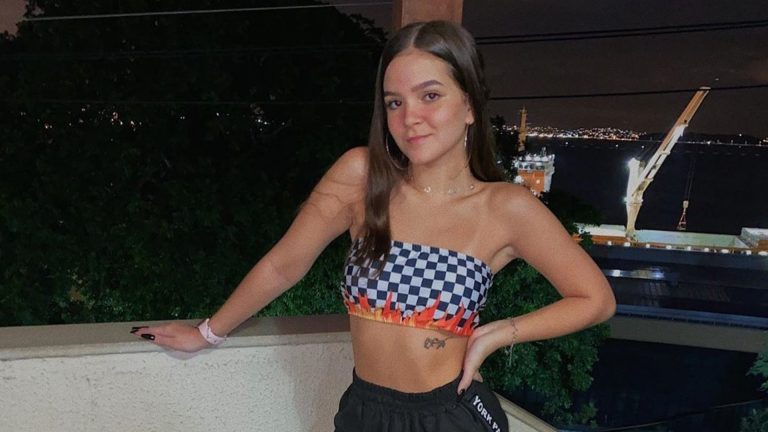 Mel Maia vira assunto no Twitter após foto com jogador de futebol