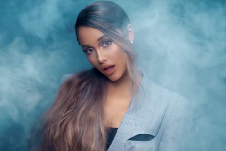 Ariana Grande supera Justin Bieber e é agora a artista mais ouvida do Spotify