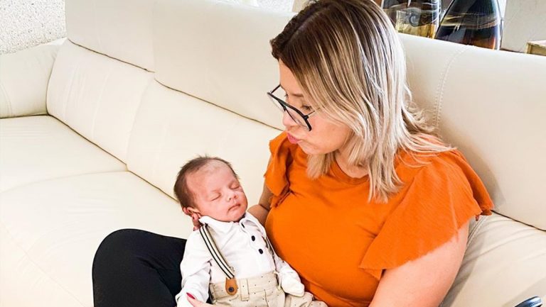 Marília Mendonça faz homenagem ao filho, que fez 1 ano: “Chorei muito”