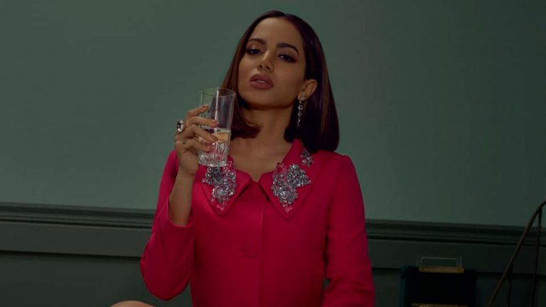 Anitta revela sonho de “estar com alguém mais de três meses e formar uma família”