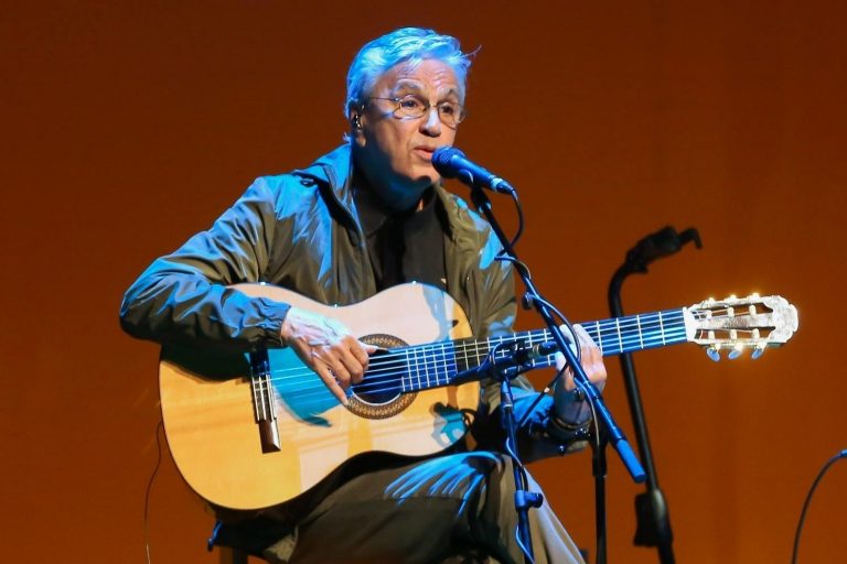 Caetano Veloso revela primeiro plano após tomar vacina contra a Covid