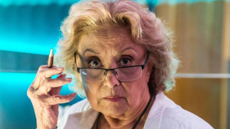 Eva Wilma é internada com pneumonia na UTI em São Paulo