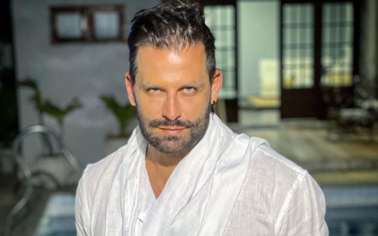 Henri Castelli chora ao revelar que foi agredido