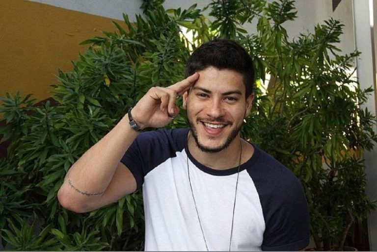 Arthur Aguiar é demitido da Record por falta de profissionalismo