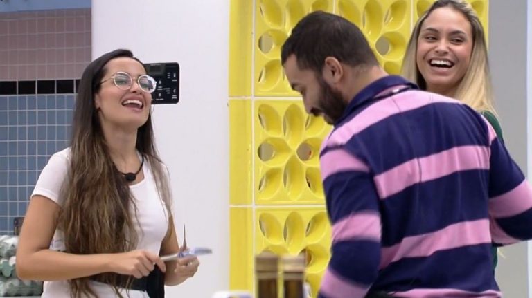 Participantes do BBB 21 se divertem com sucessos da banda Magníficos