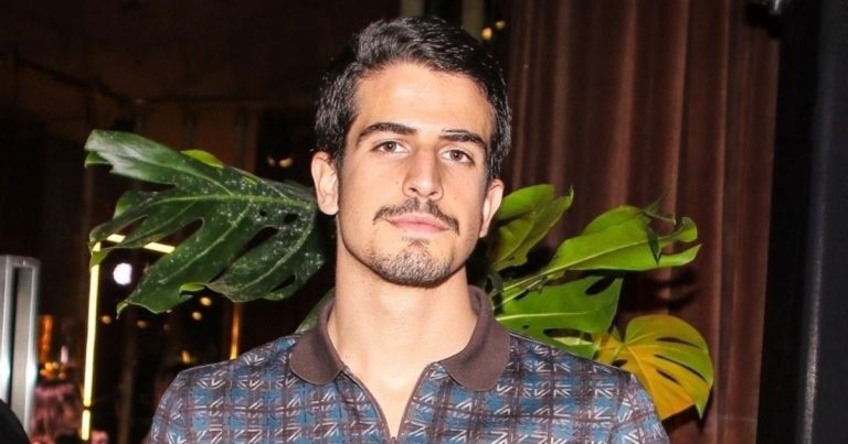 Enzo Celulari envia flores à Bruna Marquezine e posta nas redes sociais