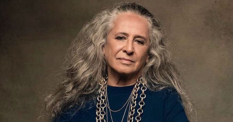 Maria Bethânia é proibida de regravar Evidências