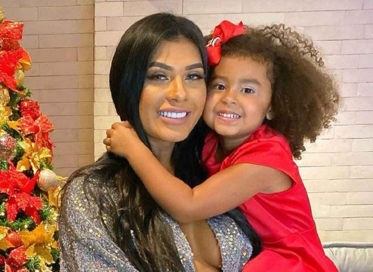 Filha de Pocah, do BBB, sofre ataques racistas na web após formação de paredão