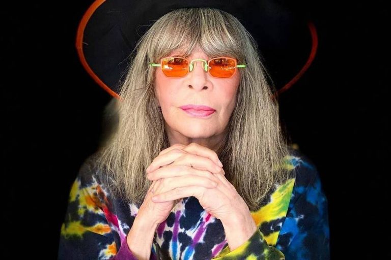Missa de sétimo dia de Rita Lee acontece nesta terça-feira (16); Assista ao vivo