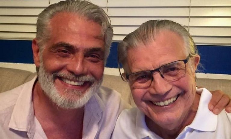 Tarcísio Filho publica foto tirada com Tarcísio Meira na última peça do ator no teatro