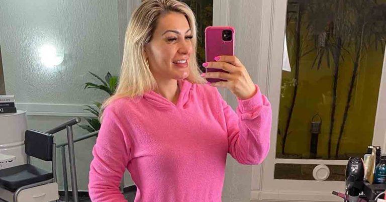 Andressa Urach revela que ainda não conseguiu pagar seu cartão de crédito