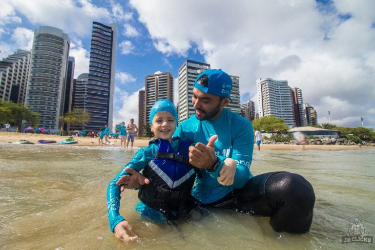 Segunda edição do Projeto TEA(MAR) promove aulas de stand-up paddle para autistas neste sábado (19)