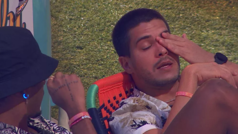 Arthur Aguiar revela que Maíra Cardi perguntou se ele queria entrar solteiro no BBB22