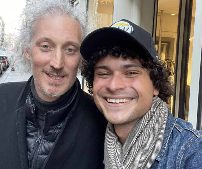 Max Petterson encontra ator da série “Emily em Paris” na rua