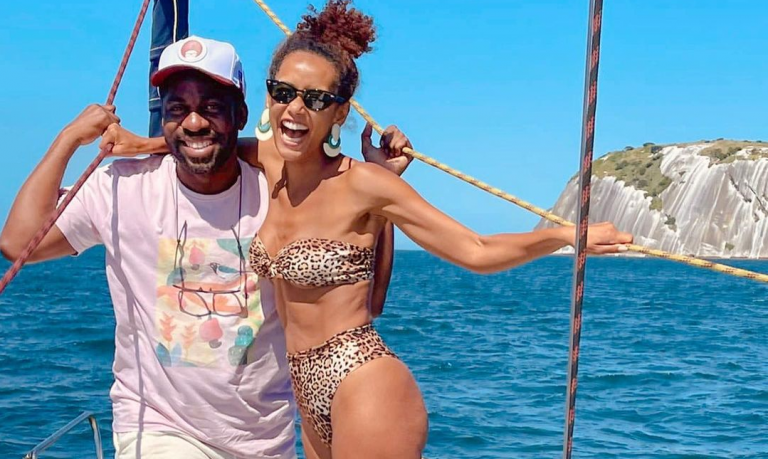 Taís Araújo e Lázaro Ramos curtem passeio de barco no fim de semana