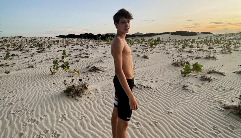 Youtuber Felipe Leal curte litoral cearense