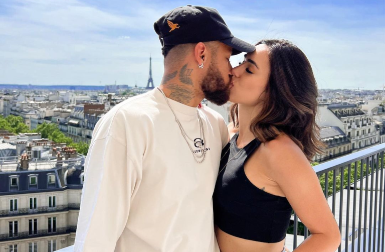 Após boatos, Neymar se pronuncia e diz que não traiu namorada em festa
