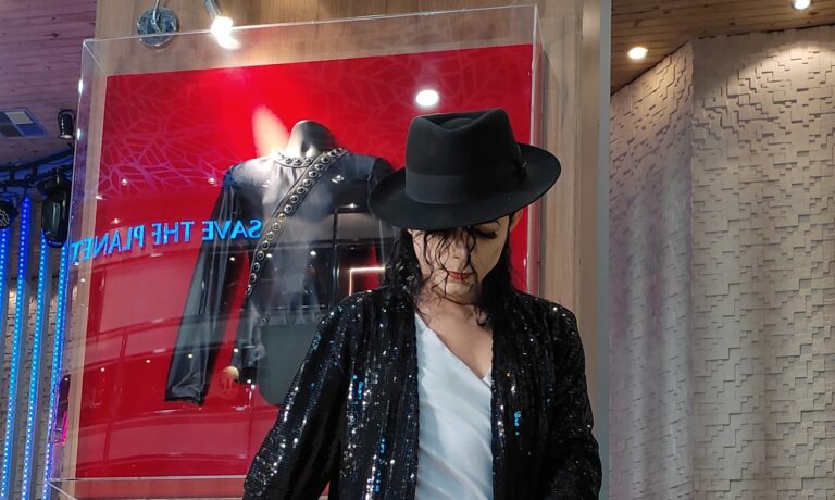 Hard Rock celebra aniversário do Rei do Pop com apresentação especial