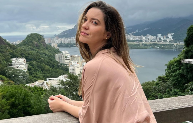 Nathalia Dill pede voto em Lula: “Bora acabar com isso no primeiro turno”