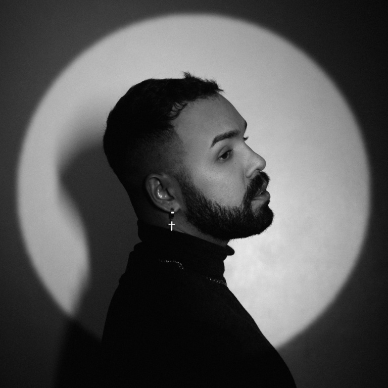 Pelizari lança “RAIZ”, sofrência pop que marca nova fase da carreira