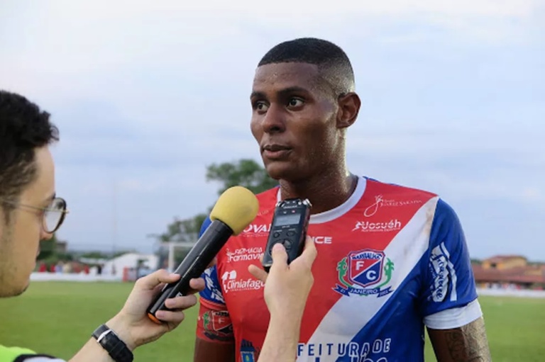 Vasco quer contratar atacante Cléber, do Ceará