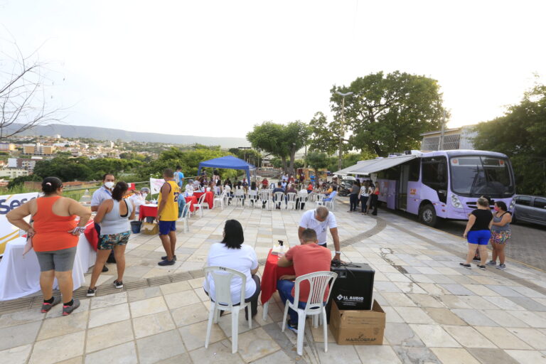 Ônibus Lilás percorre Fortaleza e Região Metropolitana alertando para violência contra a mulher